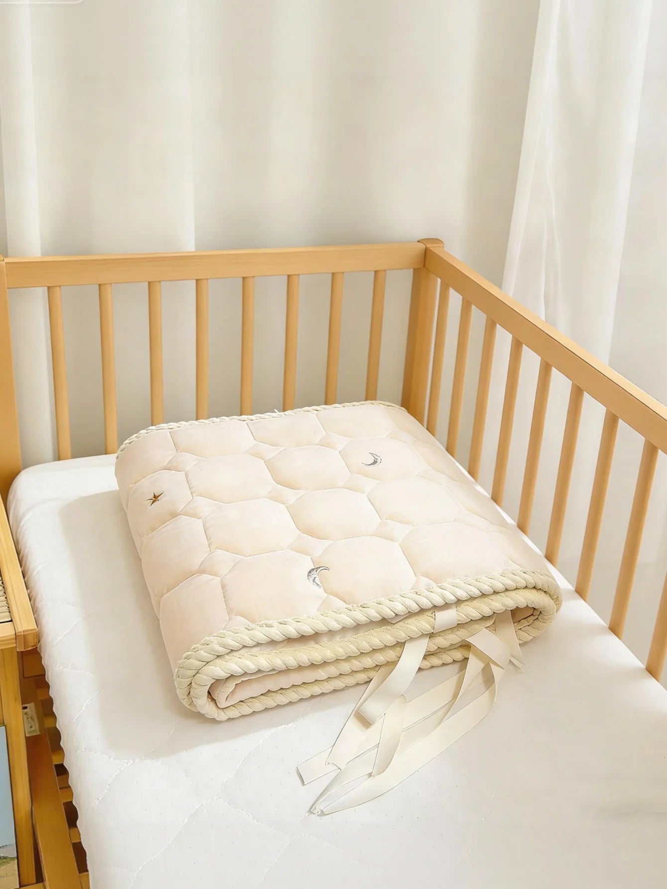 Baby Bed Thicken Bumpers Zipper Design One-piece Crib Around Cushion Cot Protector Pillows All-season bed rail and bed bumper